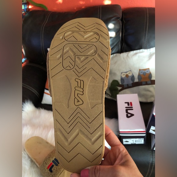 FILA - Picture 4 of 5